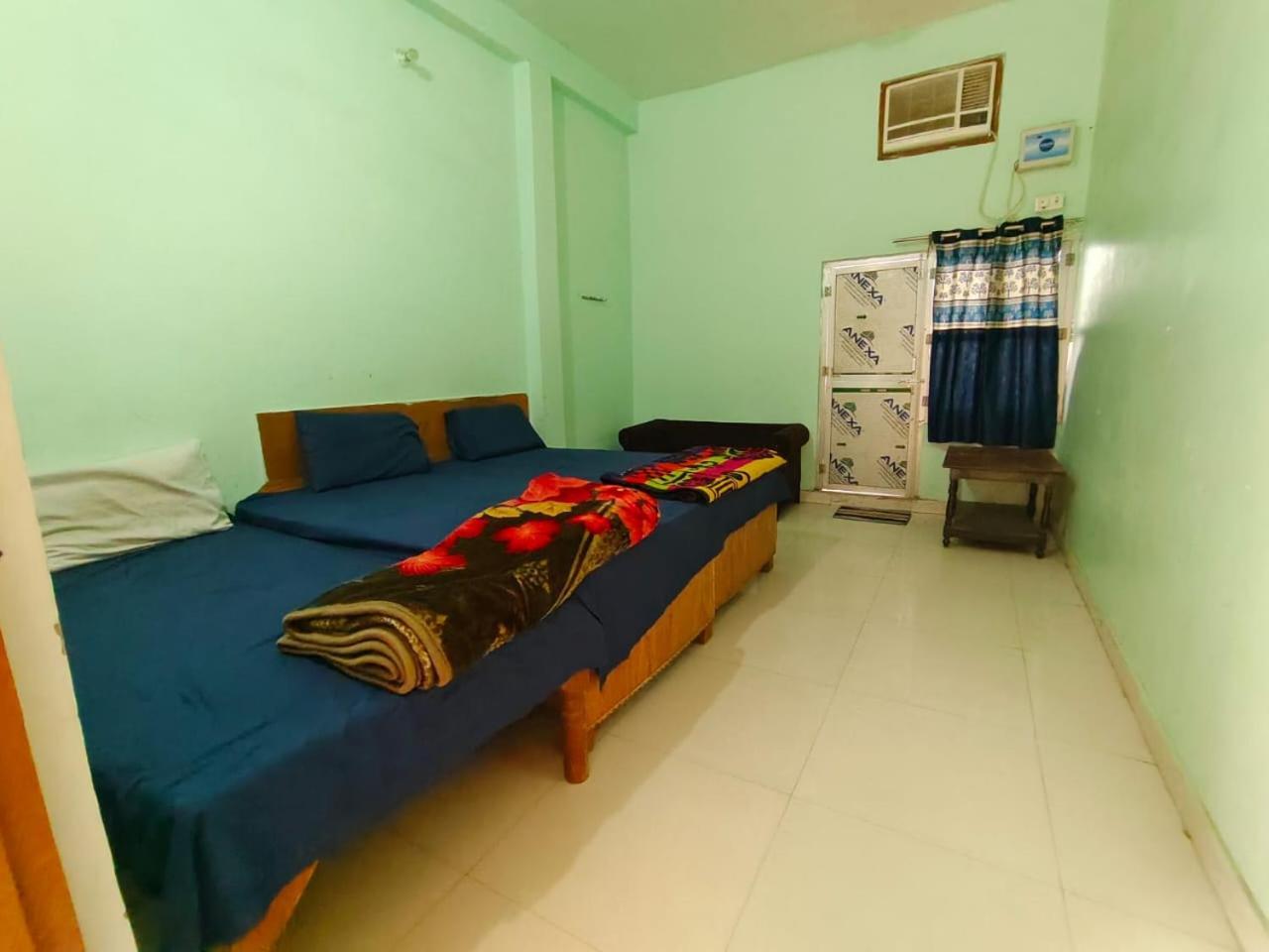 Guest house M J Palace Ayodhya