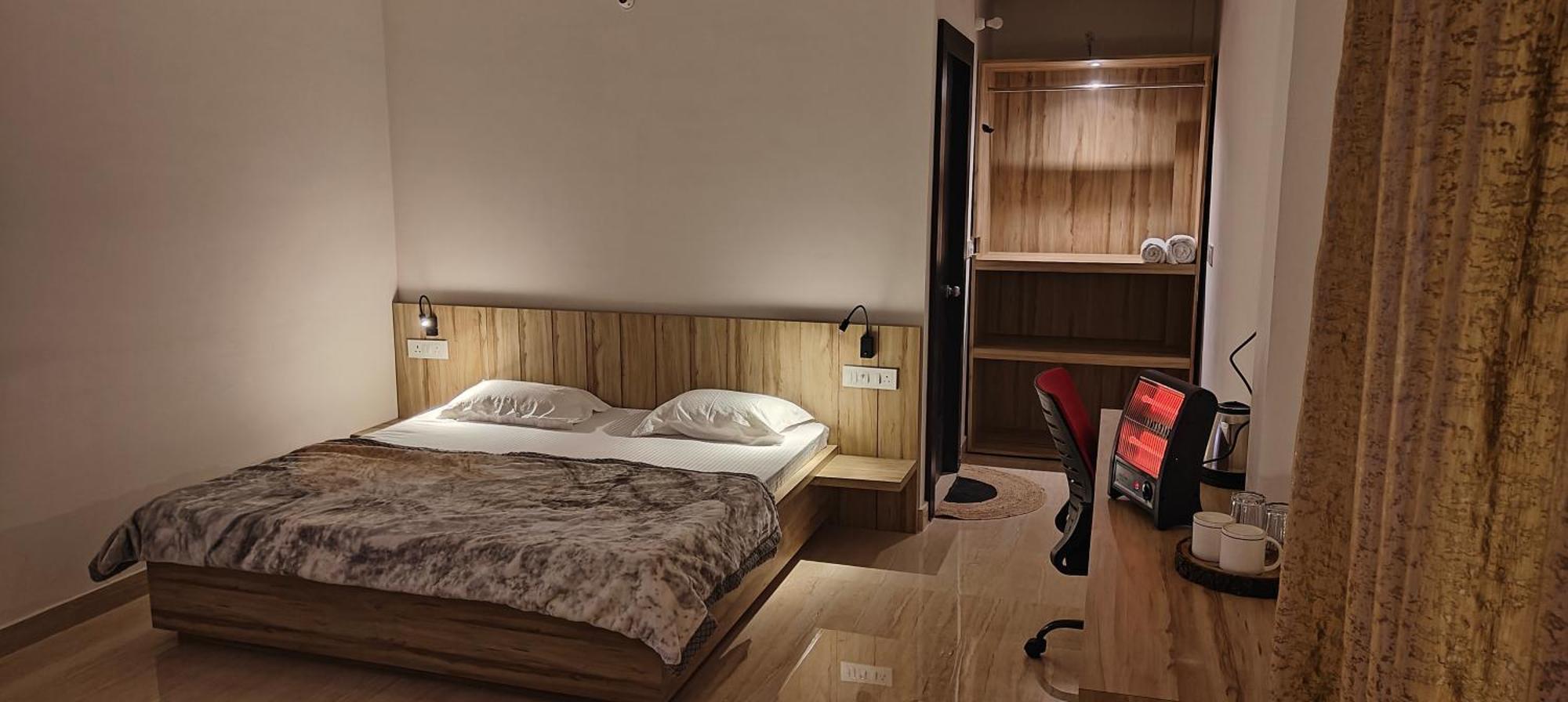 Shobhayan Inn, Airport Railway Station Pickup Free