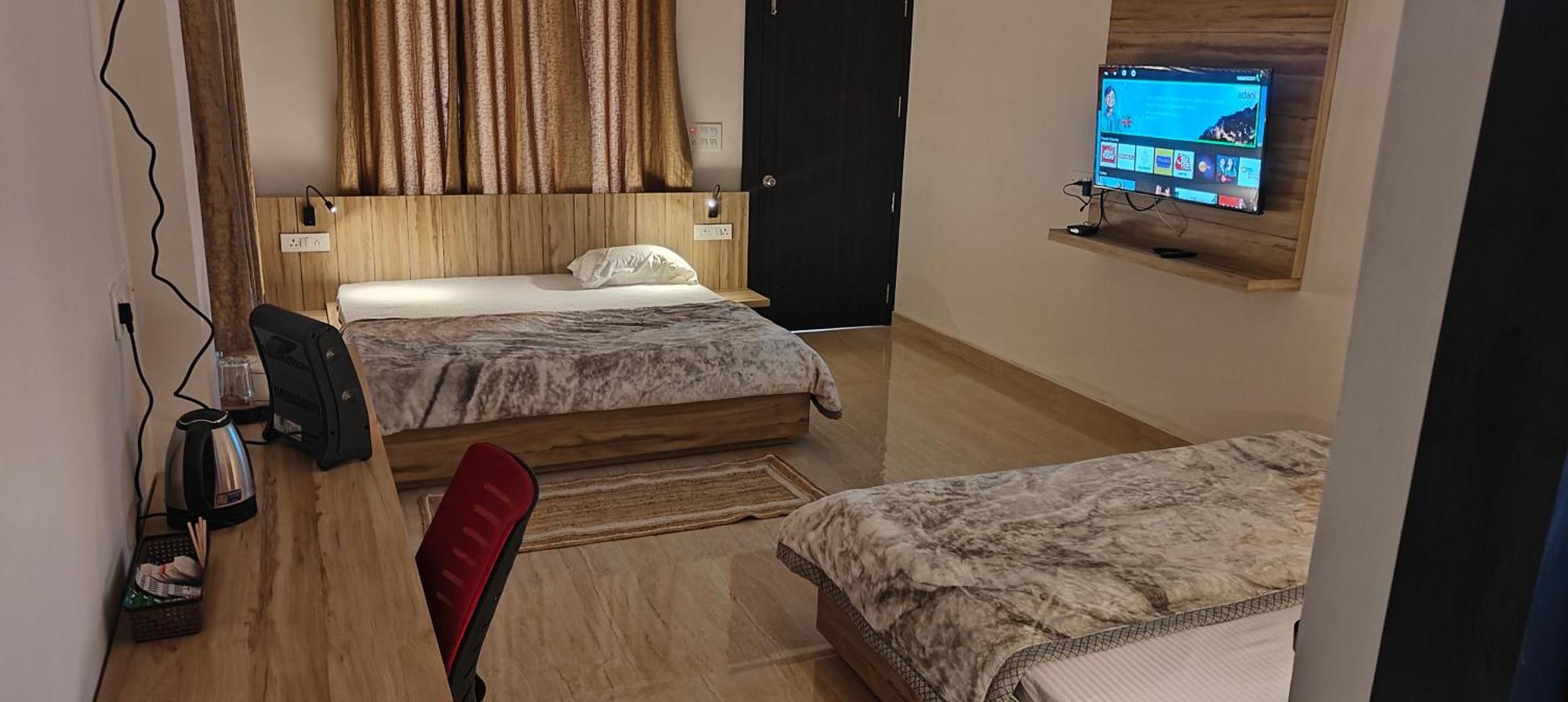 Shobhayan Inn, Airport Railway Station Pickup Free