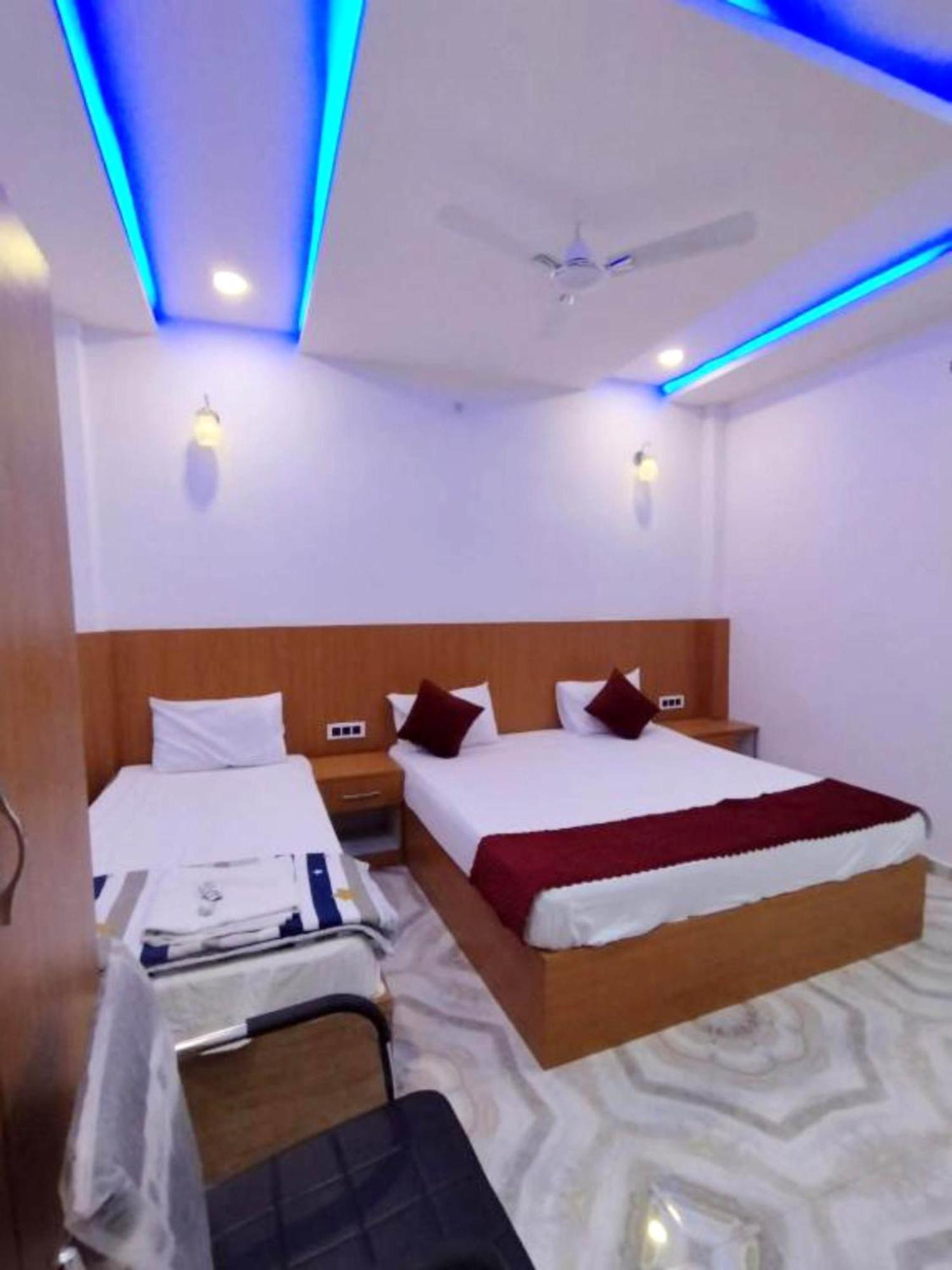M R The Nirmal Palace Near Ram Janam Bhoomi- Restaurant & Parking Facilities - Prime Location With Luxury And Spacious - Book Now Homestay *