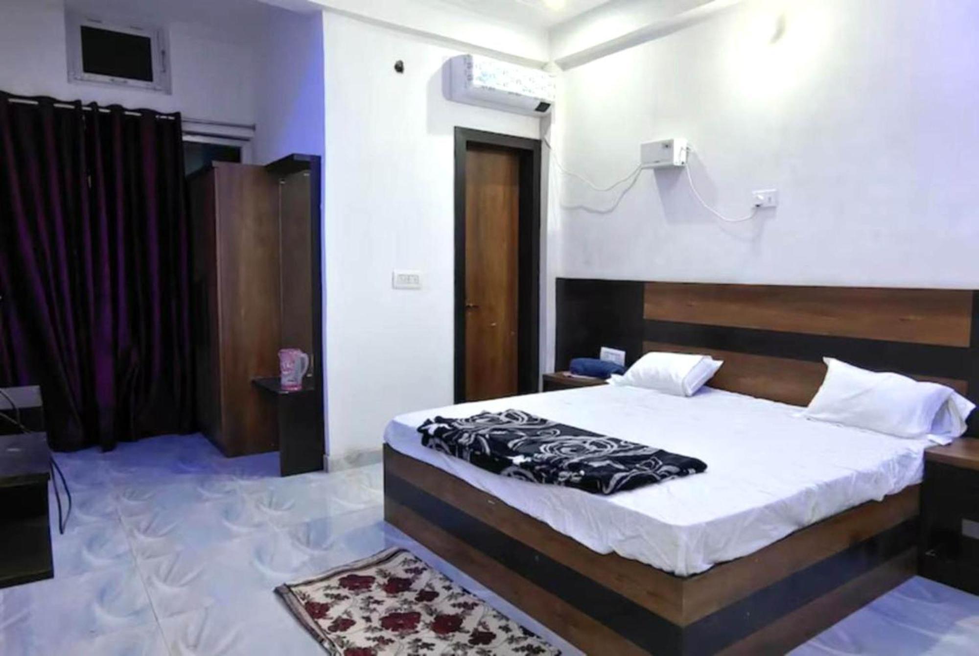 M R The Nirmal Palace Near Ram Janam Bhoomi- Restaurant & Parking Facilities - Prime Location With Luxury And Spacious - Book Now Homestay *