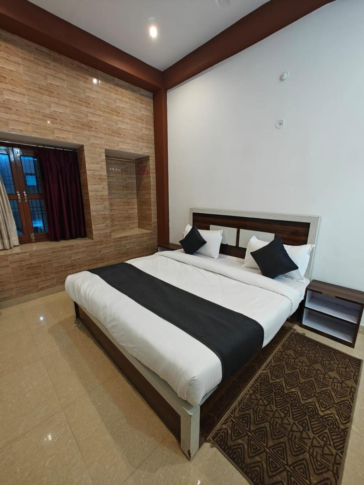 The Laxman- A River View By Ramansh Group Of Hotel 3*