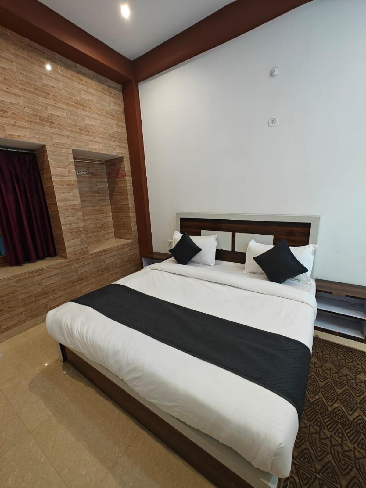The Laxman- A River View By Ramansh Group Of Hotel 3*