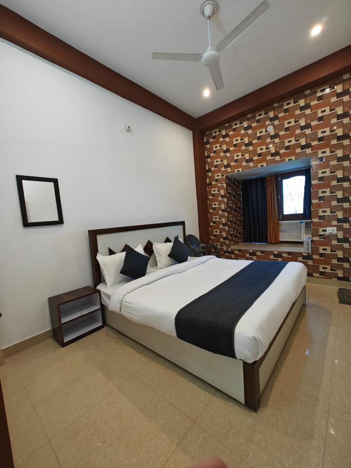 Hotel The Laxman- A River View By Ramansh Group Of 3*