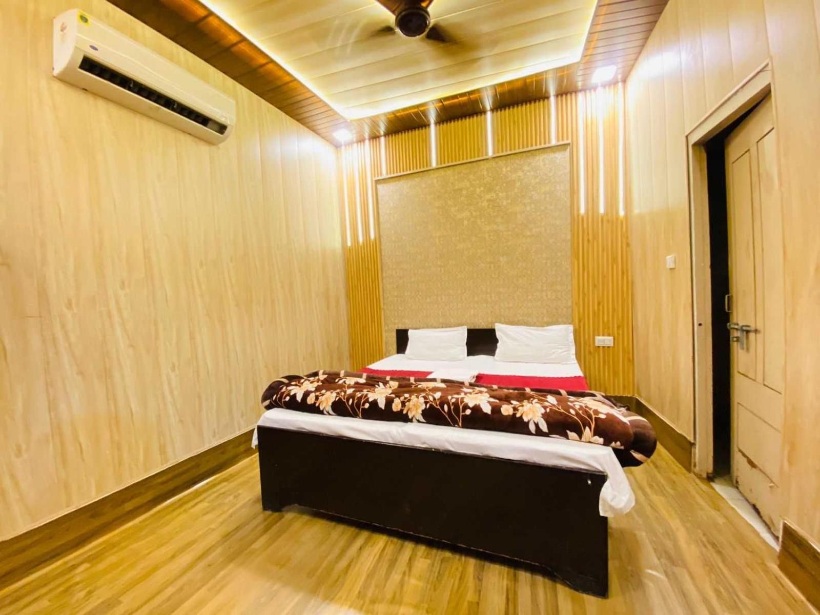 Hotel O Crown Palace Ayodhya