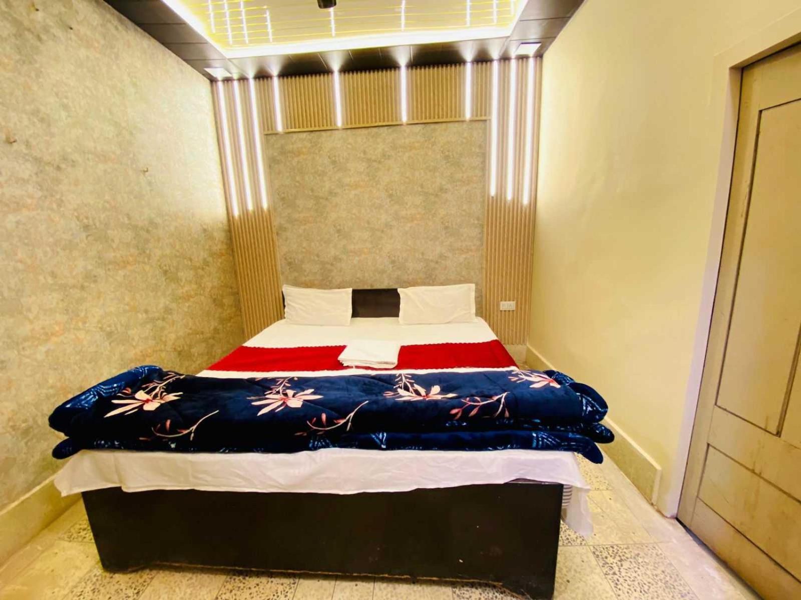 O Crown Palace Hotel 4*