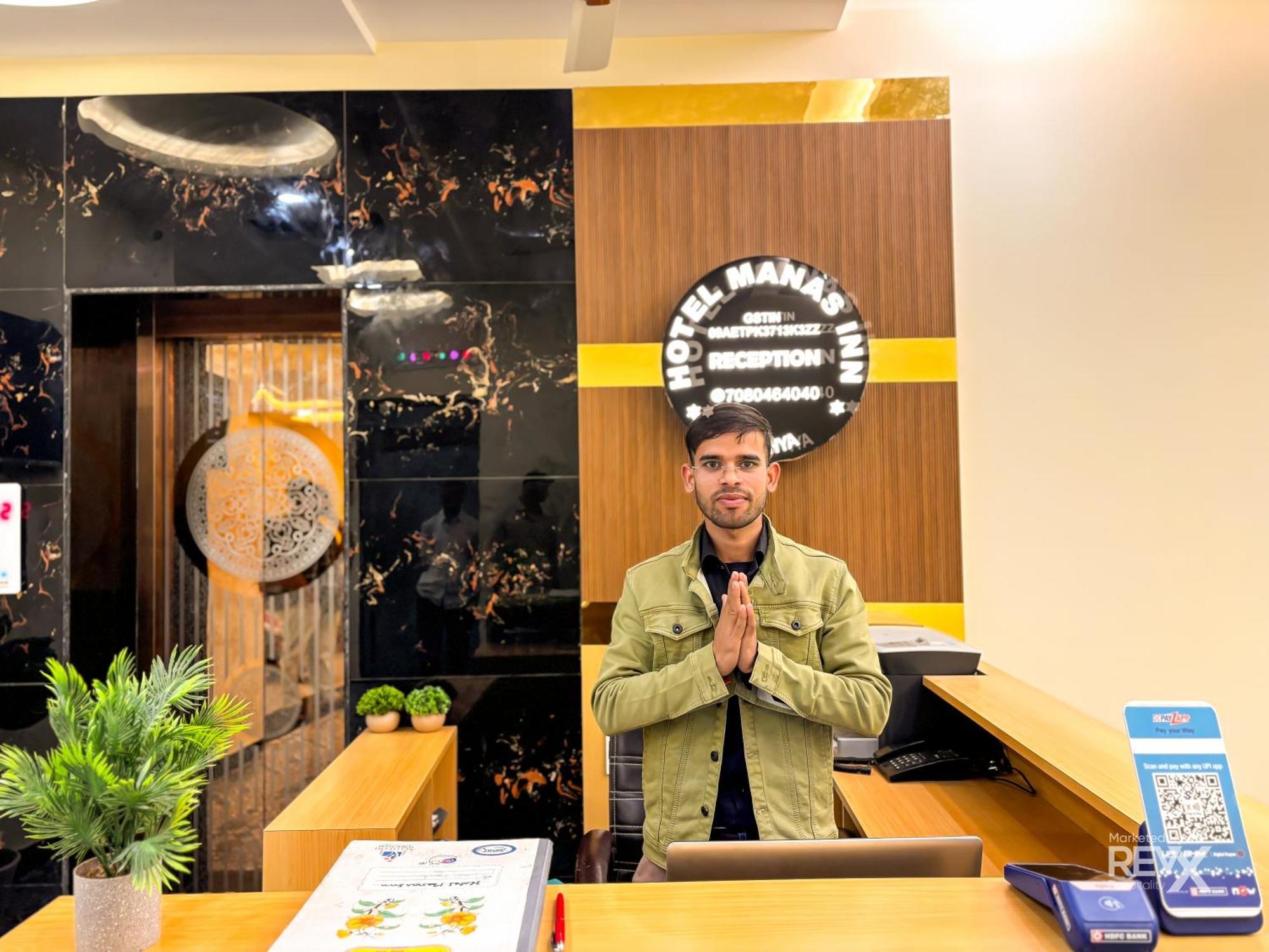 Manas Hotel *