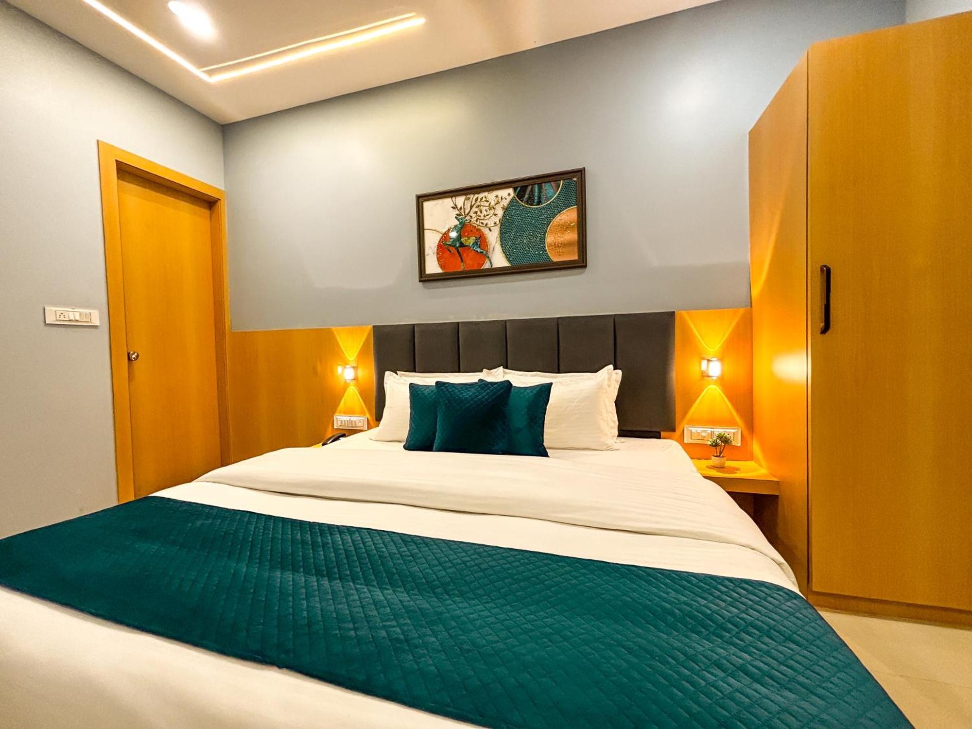 Manas Hotel *