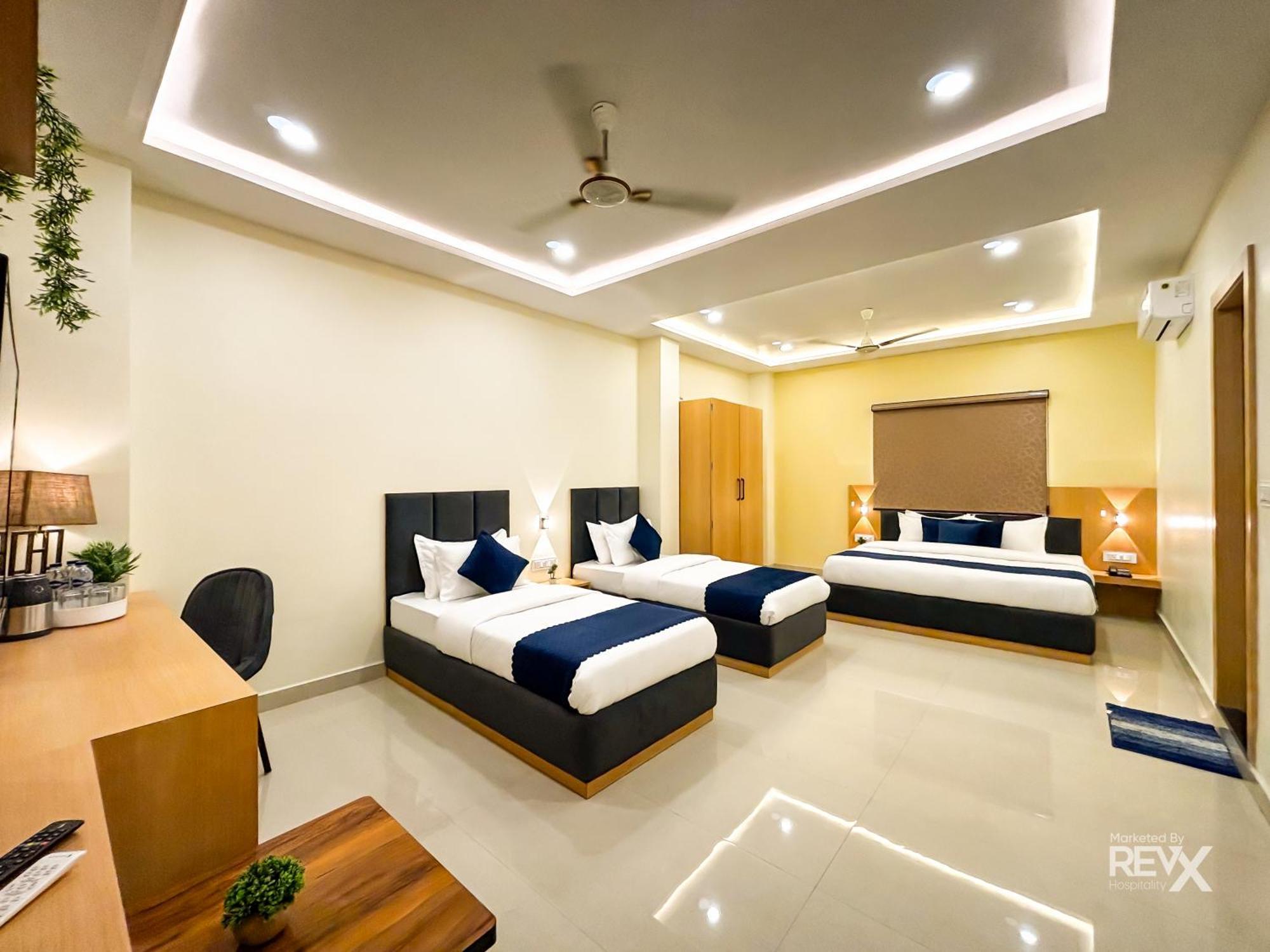 Hotel Manas *