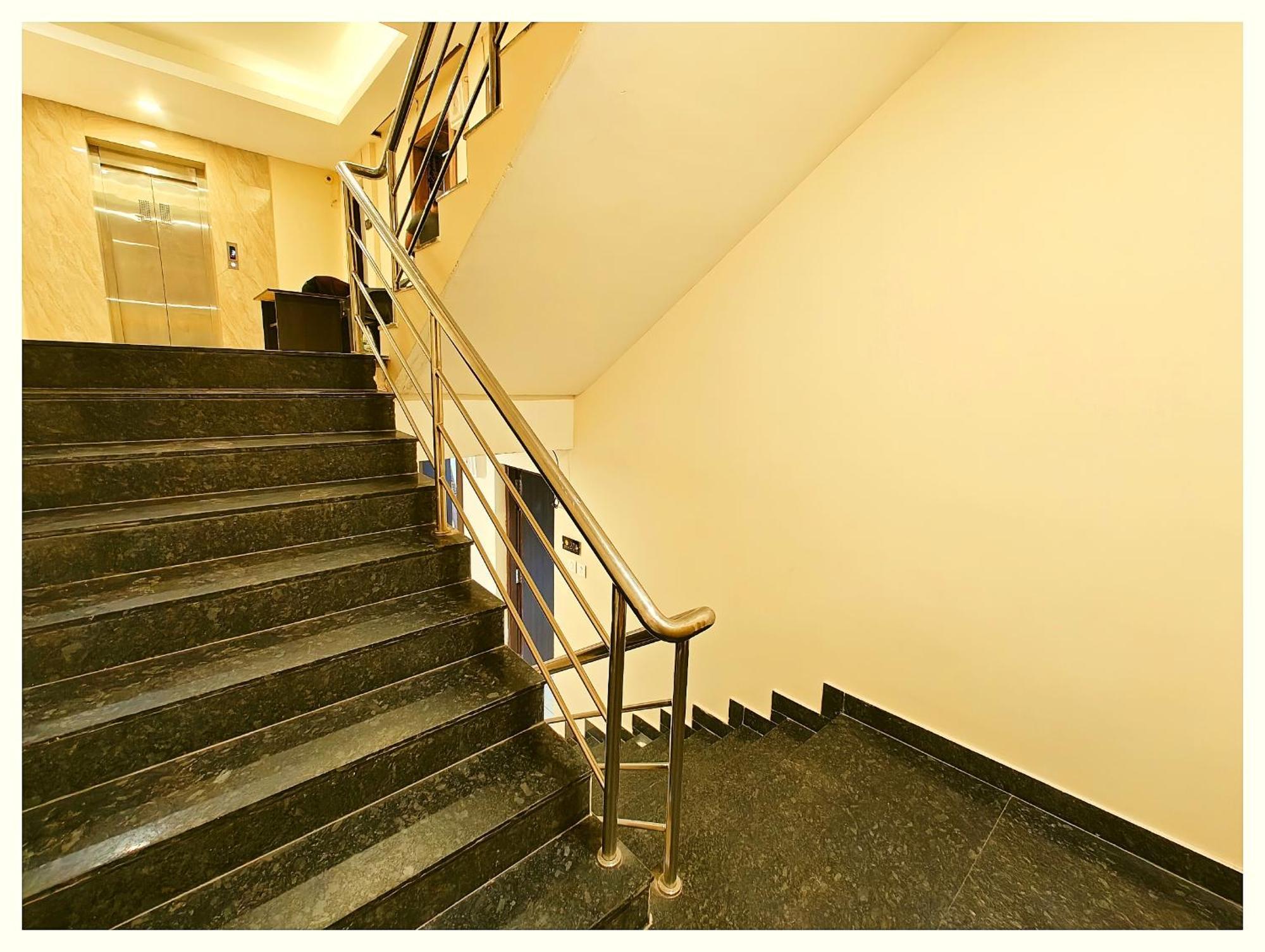 Budget Grg Saral Near Shree Ram Temple And Ram Janamboomi In Hotel