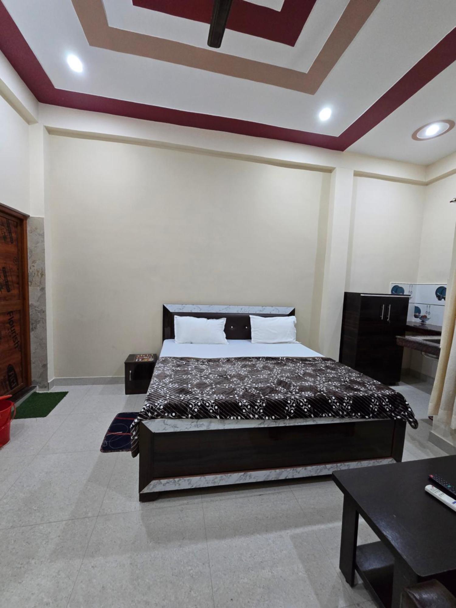 Siddhi Palace, Near Ram Mandir Guest house *