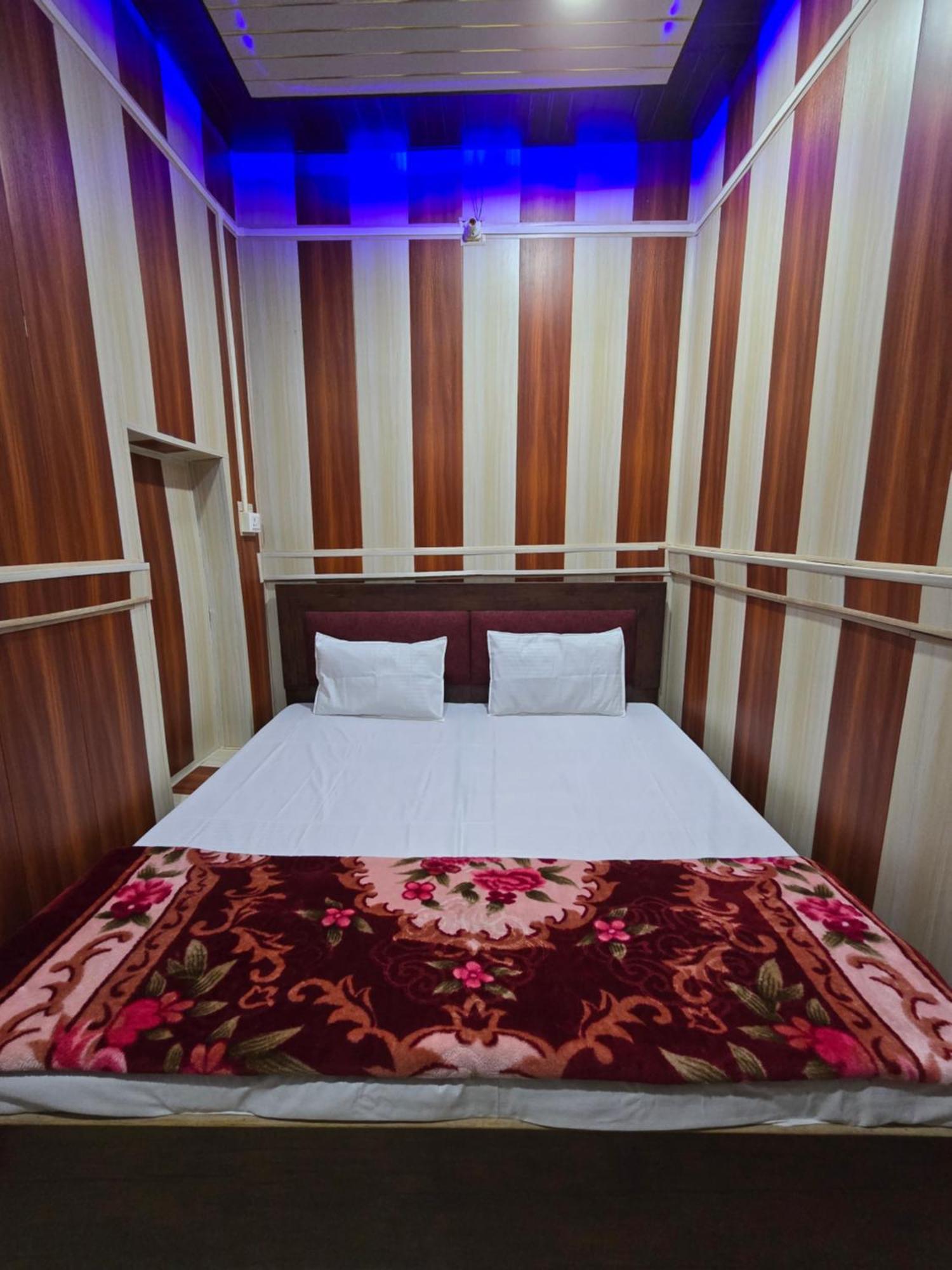 Guest house Ramlala Paying Just 100m From Saryu Ghat, Ayodhya