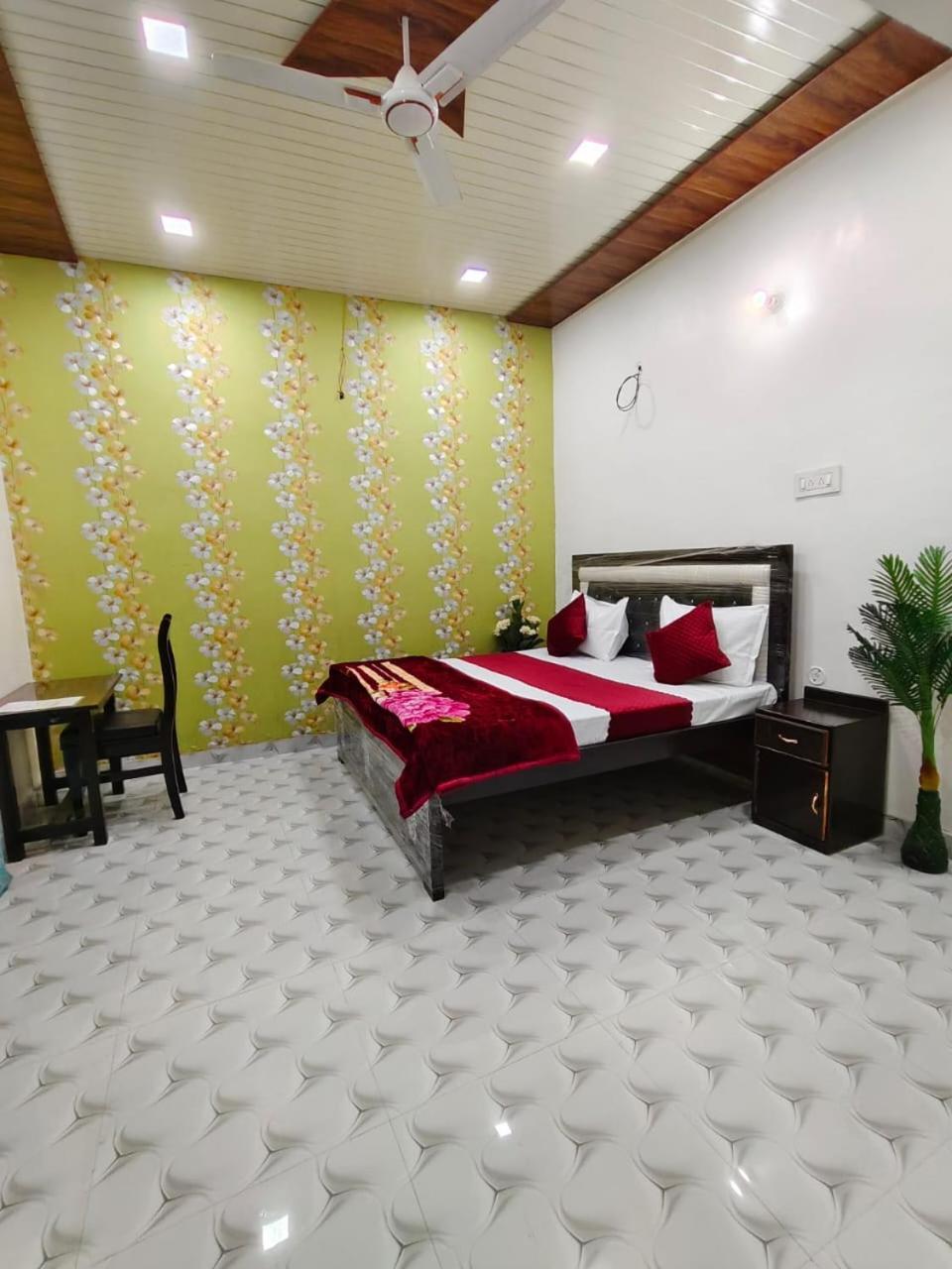 Rkm Ram Mndir 200 Meetar Guest house *