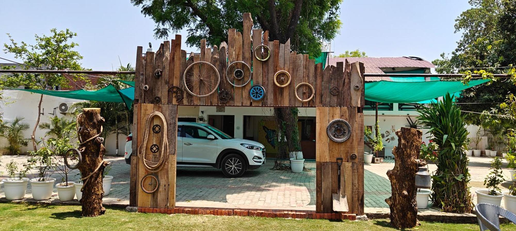 Shobhayan Inn, Airport Railway Station Pickup Free *