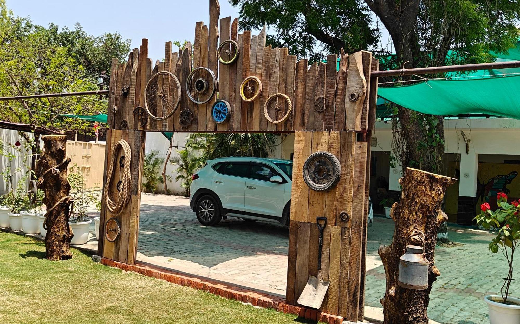 Shobhayan Inn, Airport Railway Station Pickup Free Campsite *