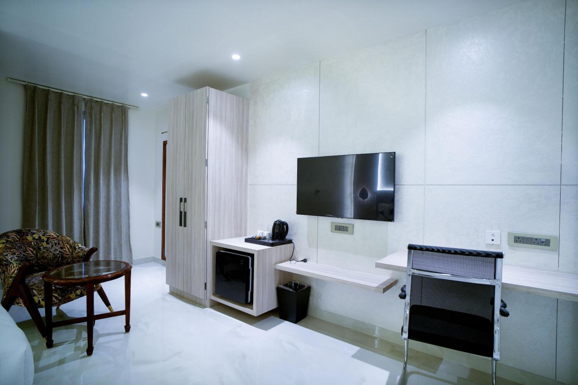 Clubhouse Hotel Ayodhya