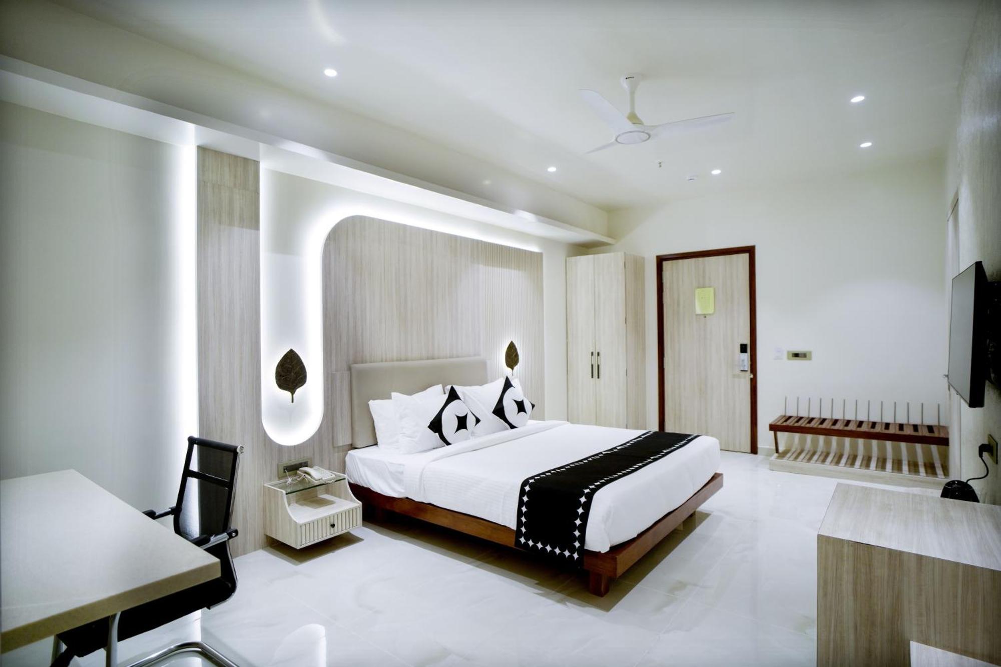 Clubhouse Hotel Ayodhya