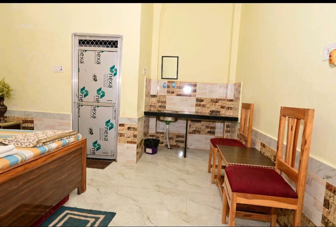 Rokadiya Hanuman Mandir Guest house Ayodhya