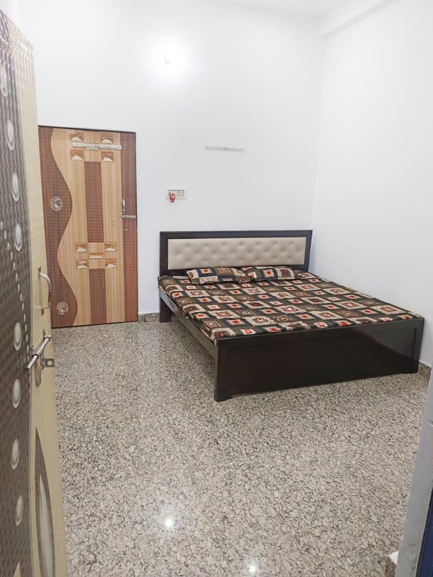 Shyam Bihari 500 Meter Ram Mandi Guest house *