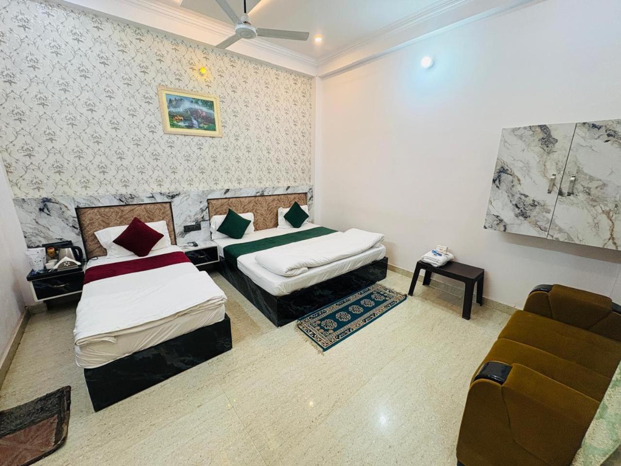 Homestay Shri Radhe Radhe Guest House In-Front Of Ram Janam Bhumi Main Gate Opposite 200 Meter Fully Ac All Rooms *