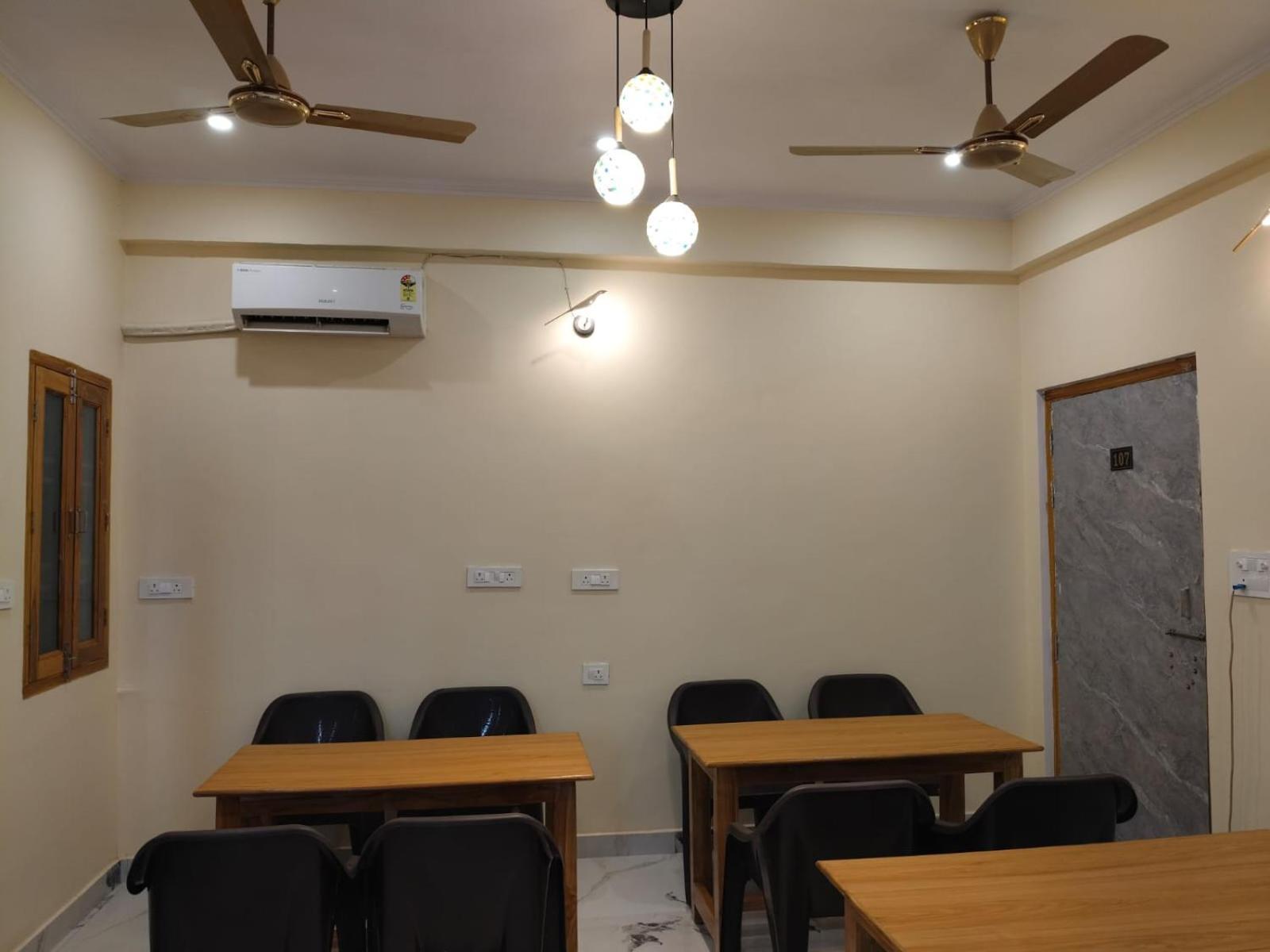 Dev Hotel 2*