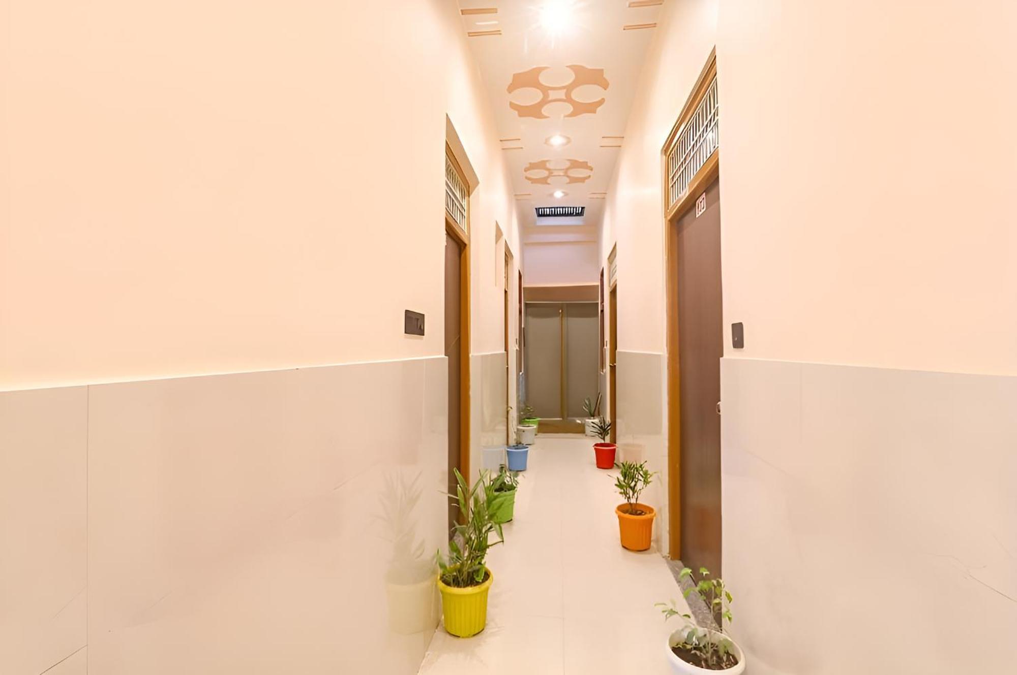 Hridayam Madhuram -350m From Shri Ram Janam Bhumi 3* Ayodhya