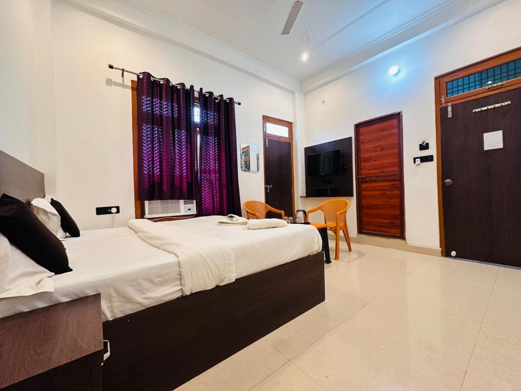 Hridayam Madhuram -350m From Shri Ram Janam Bhumi Hotel Ayodhya