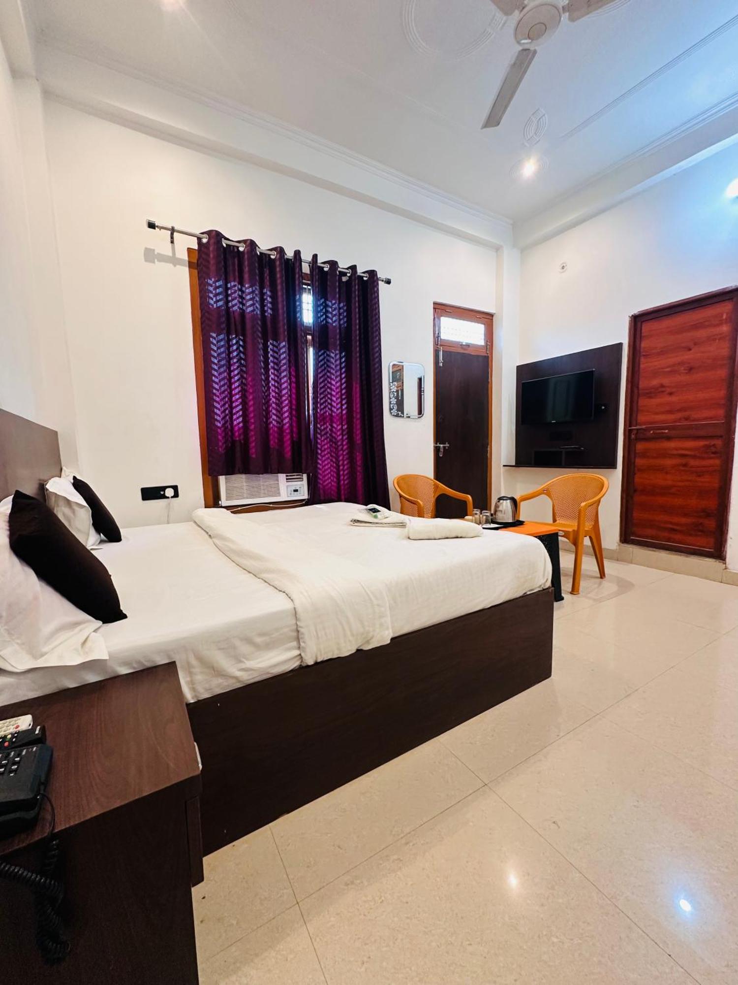 Hridayam Madhuram -350m From Shri Ram Janam Bhumi Hotel Ayodhya