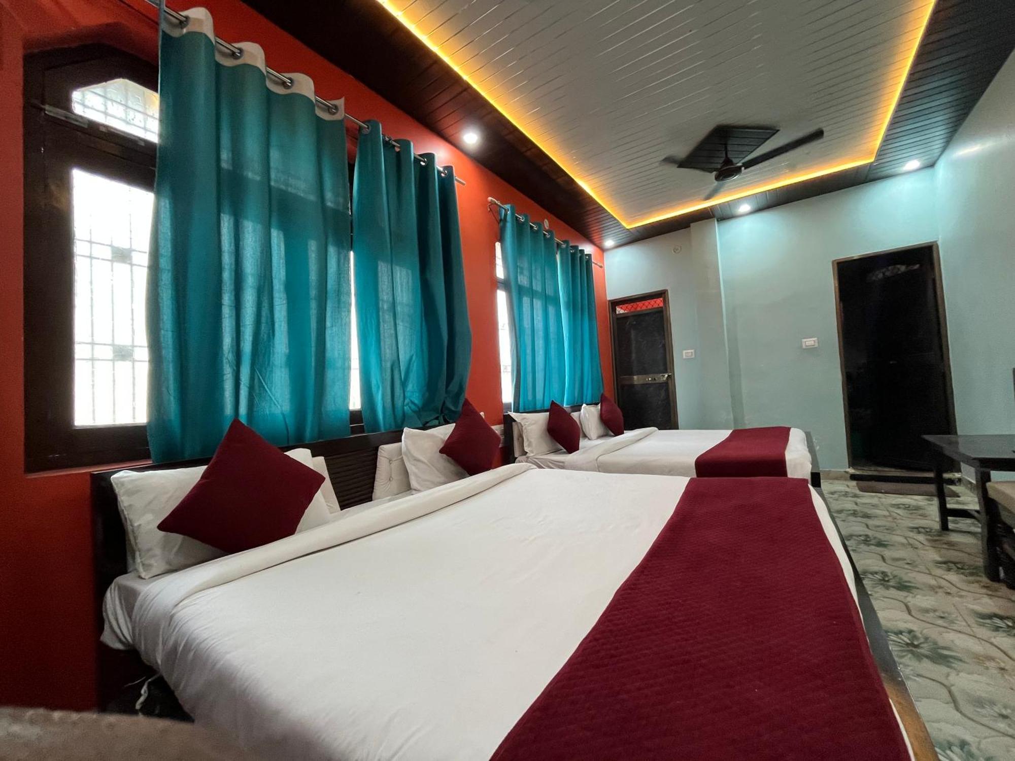 Aryakulam Palace Hotel