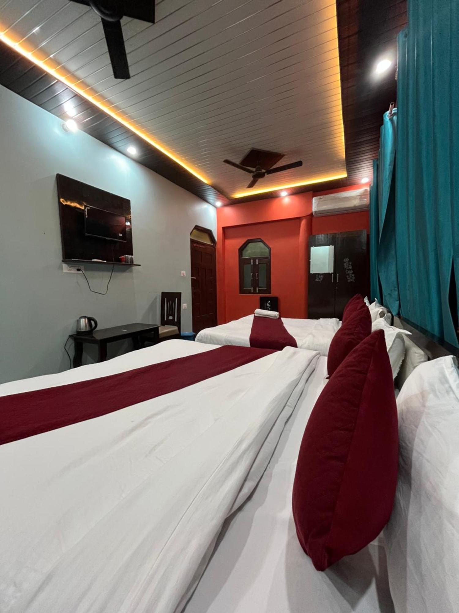 Aryakulam Palace Hotel