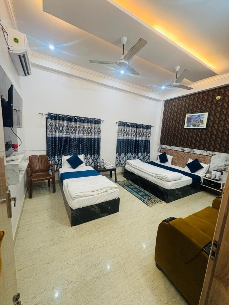 Shri Radhe Radhe Guest House In-Front Of Ram Janam Bhumi Main Gate Opposite 200 Meter Fully Ac All Rooms *