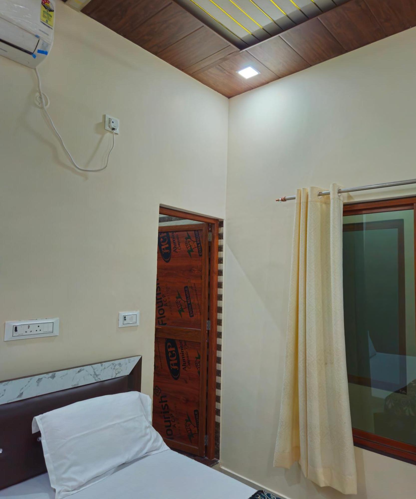 Guest house Siddhi Palace, Near Ram Mandir *