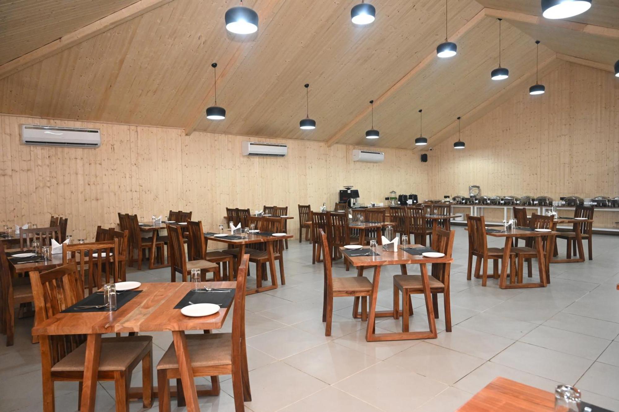 Hotel Praveg Tent Saryu