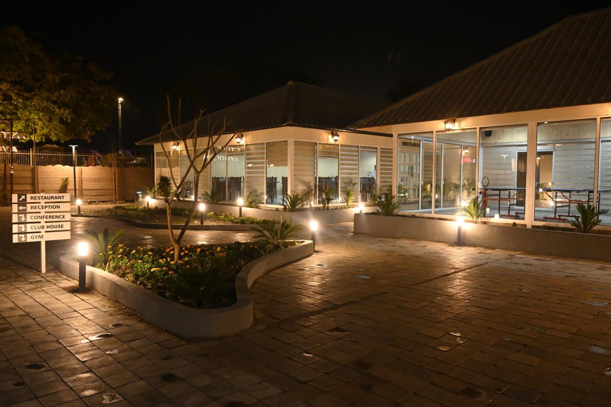 Hotel Praveg Tent Saryu